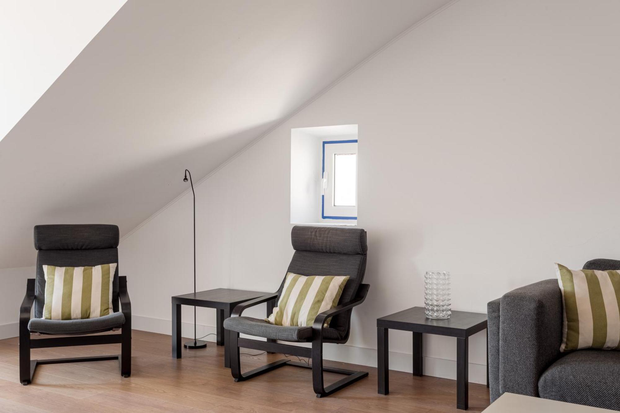 Joivy Modern Flat With River View Near Bica Elevator Apartment