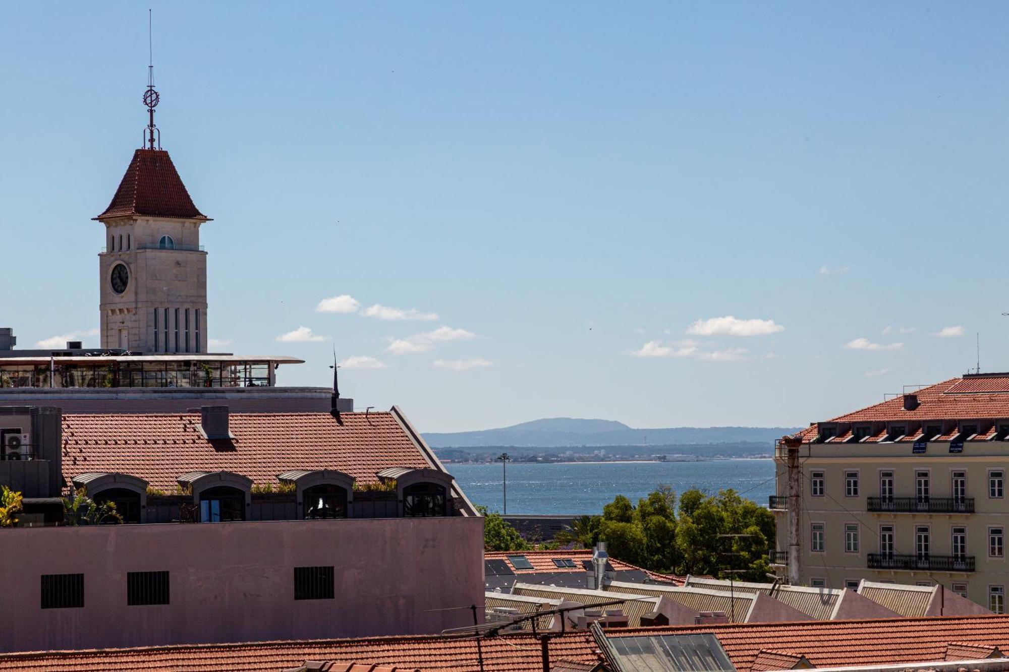 Joivy Modern Flat With River View Near Bica Elevator Apartment Lisbon