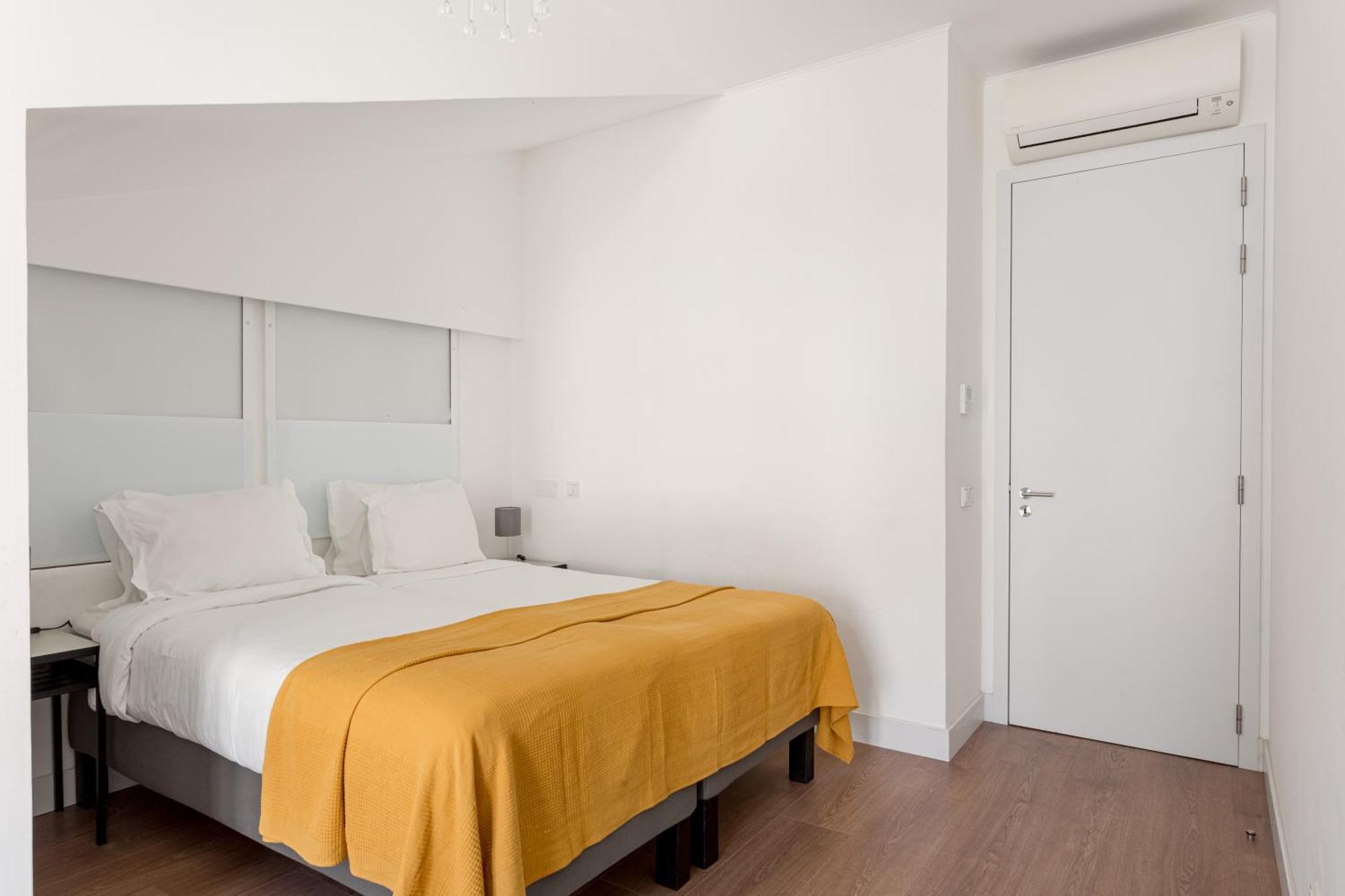 Joivy Modern Flat With River View Near Bica Elevator Apartment Lisbon