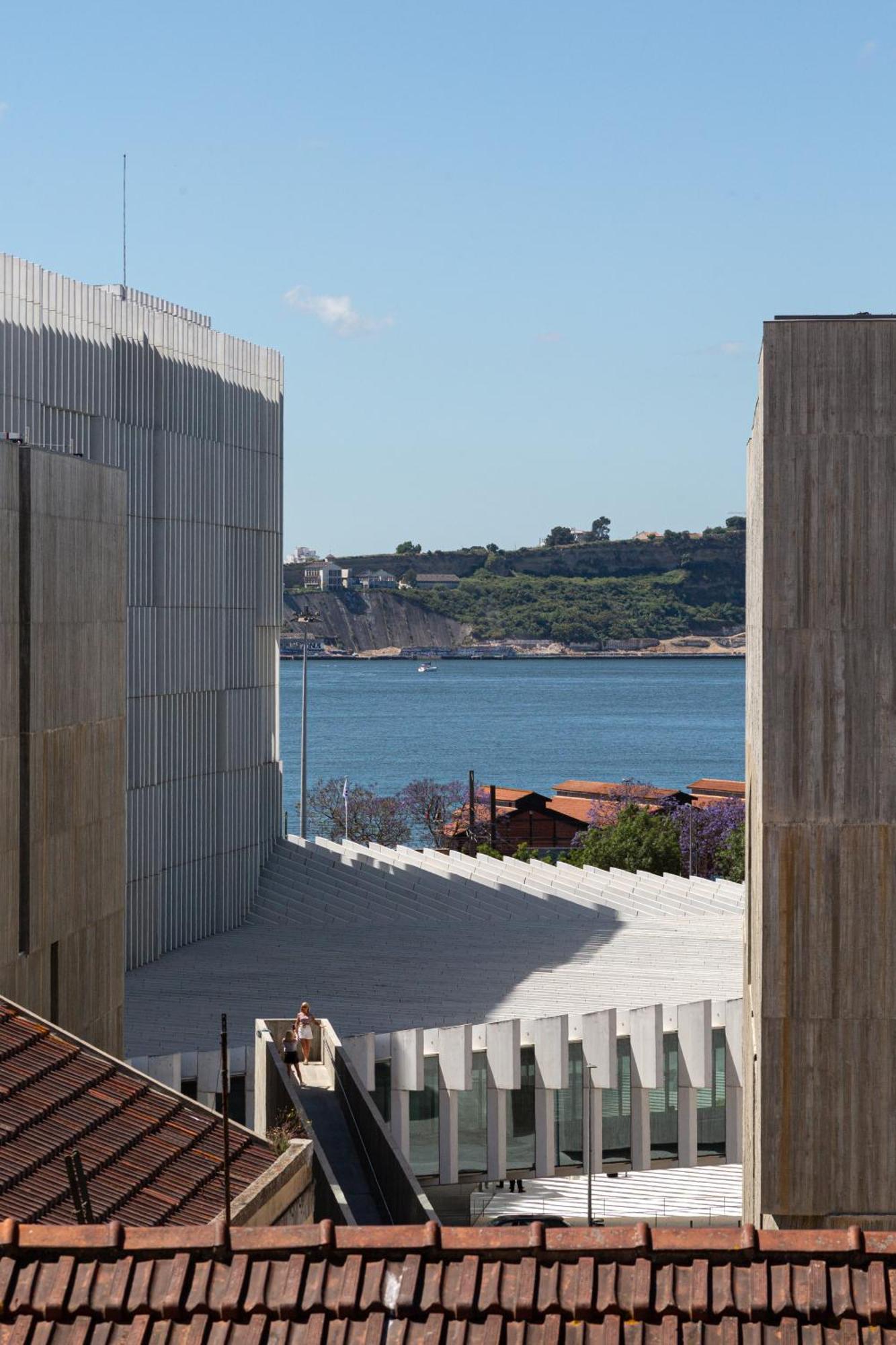 Apartment Joivy Modern Flat With River View Near Bica Elevator