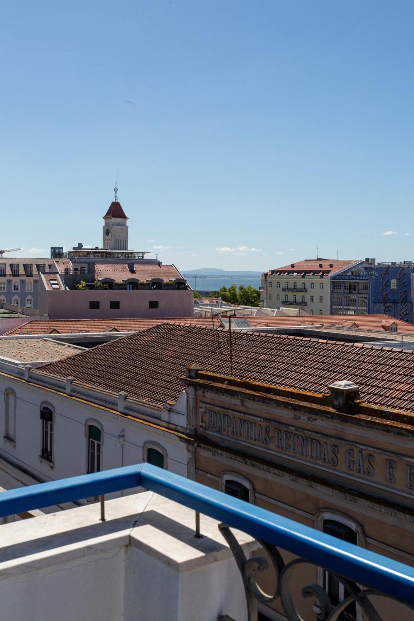 Apartment Joivy Modern Flat With River View Near Bica Elevator Lisbon