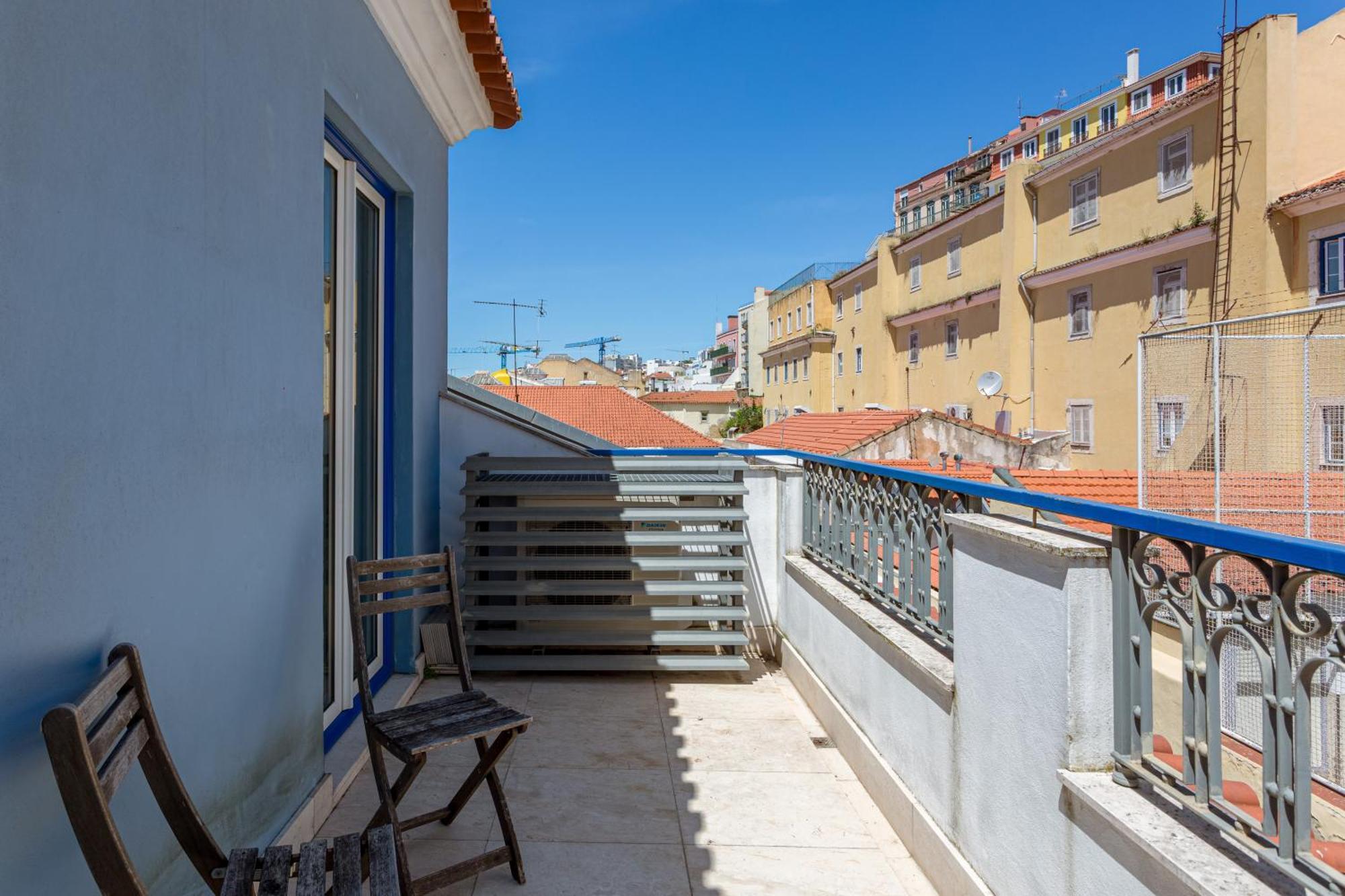 Joivy Modern Flat With River View Near Bica Elevator Apartment Lisbon